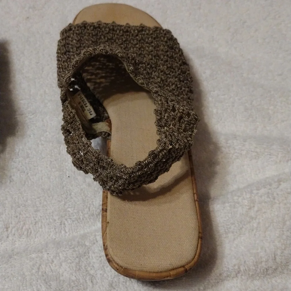 Vintage, Avon Women's crocheted slingback sandals in Brown. - Picture 7 of 8
